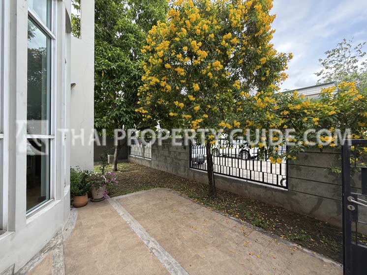 House with Shared Pool in Nichada Thani 